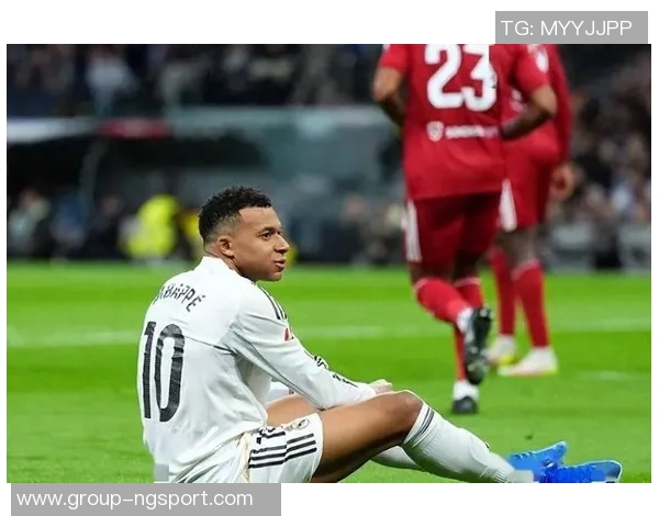 姆巴佩争抢中意外倒地主动示意换人球迷心忧望无大碍 姆巴佩争抢中意外倒地主动示意换人球迷心忧望无大碍